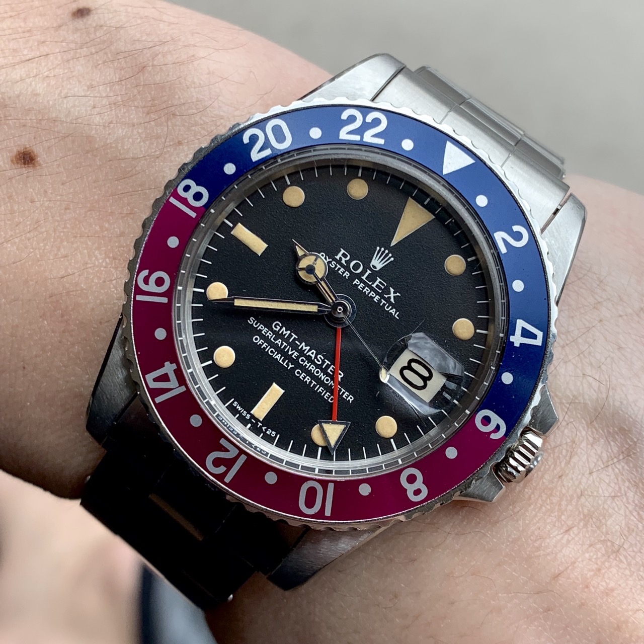 Rolex 1675 GMT with fuschia bezel #status sold